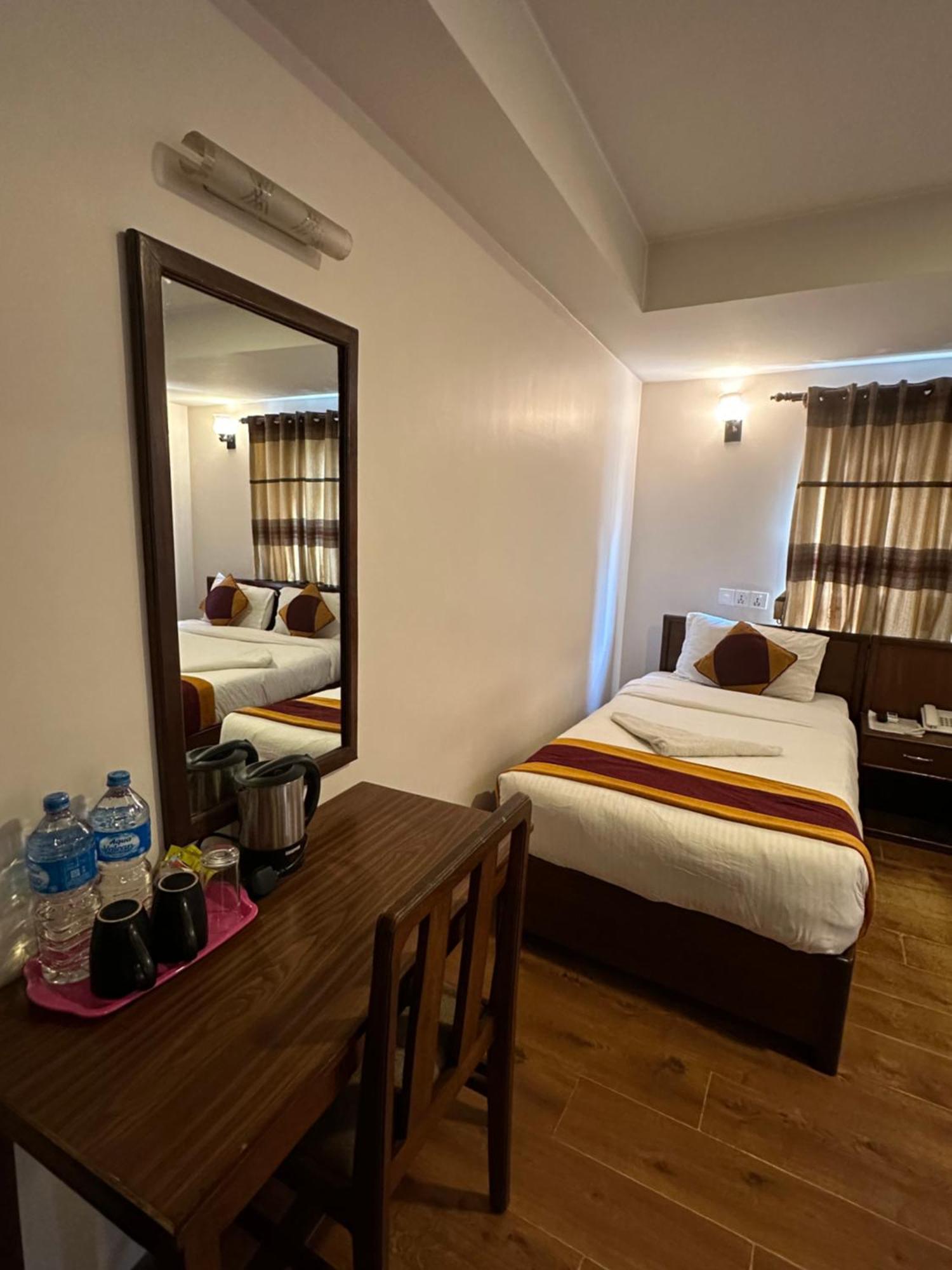 Hotel Everest Nepal Κατμαντού Εξωτερικό φωτογραφία